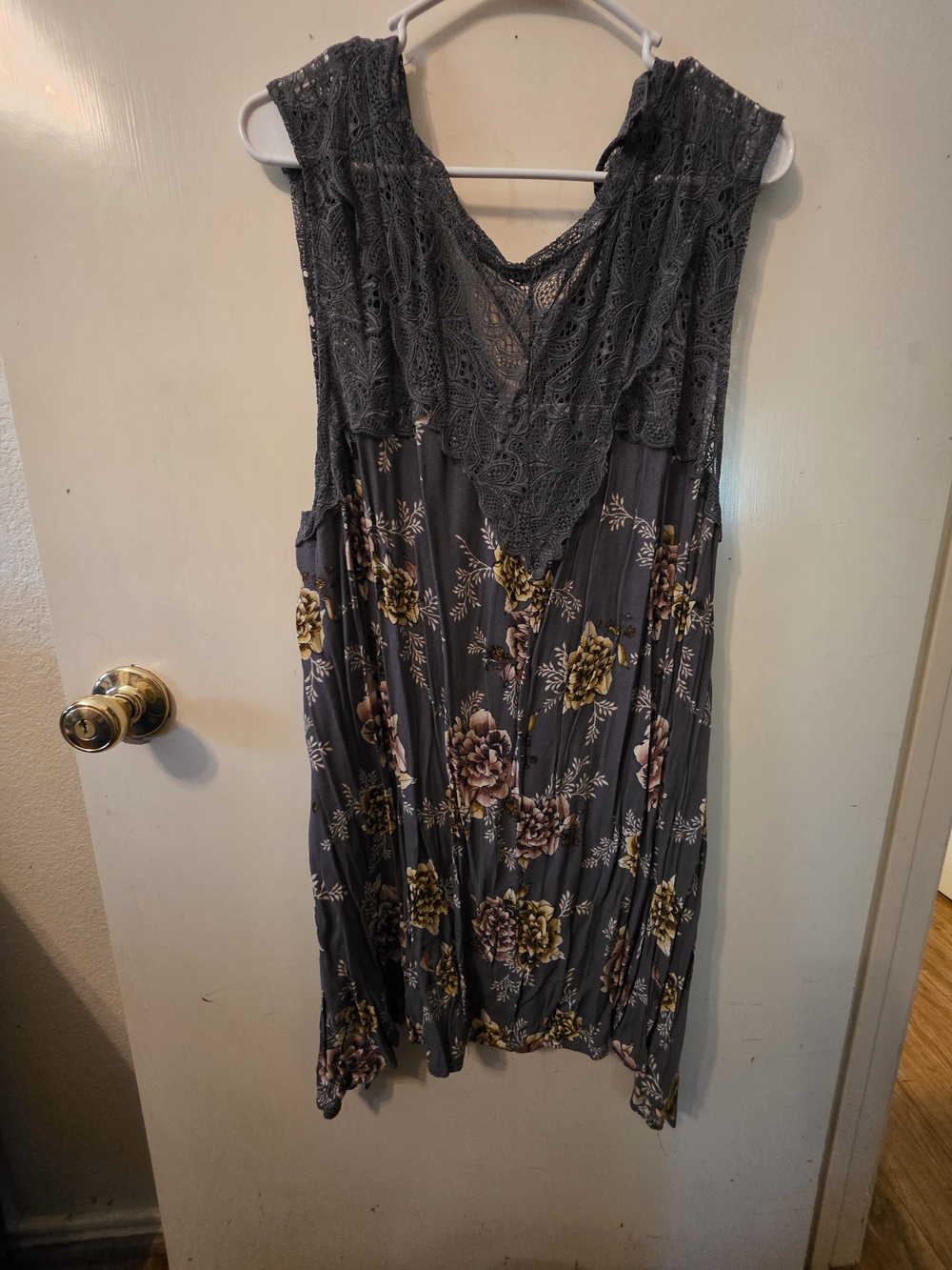 torrid Gray Lace-Yoke Floral Sleeveless Tunic